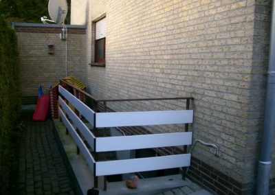Kellertreppe vor der Überdachung